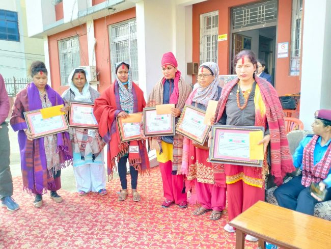महिला अटोचालकहरु सुदुरपश्चिम सरकारद्वारा सम्मानित