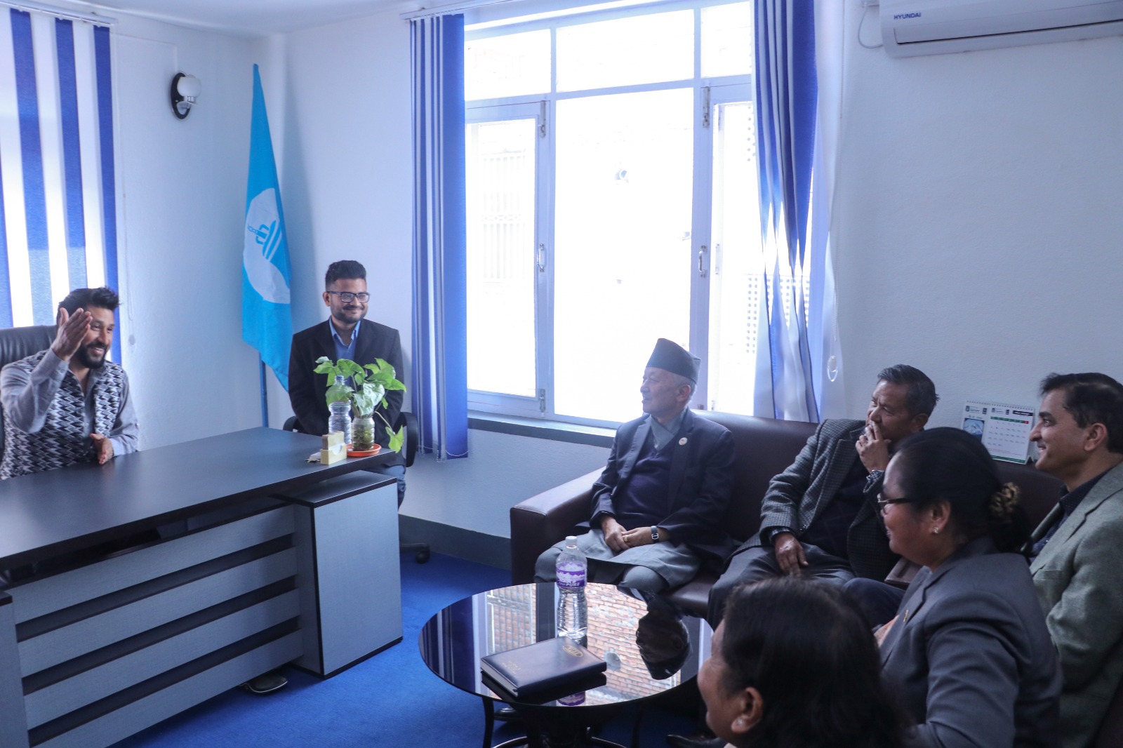 राष्ट्रपतिमा मत माग्न एमालेका नेताहरू पुगे रास्वपाको कार्यालय