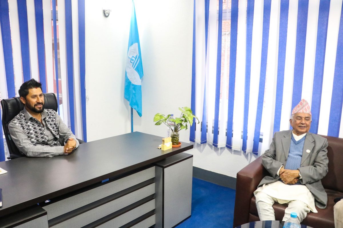 भोट माग्दै राष्ट्रपतिका उम्मेदवार पौडेल रास्वपा कार्यालयमा