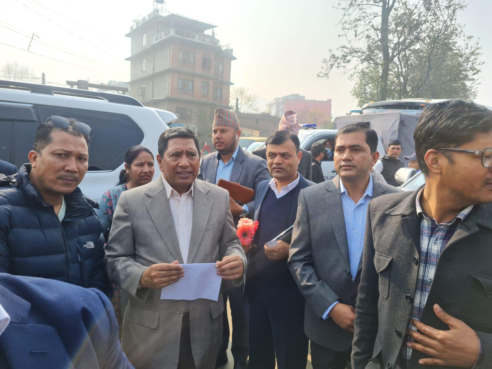 उपप्रधानमन्त्री श्रेष्ठले गरे भक्तपुर-नगरकोट सडक अनुगमन, सडक विस्तारको कामप्रति असन्तुष्ट