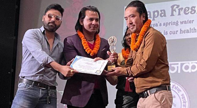 गायक निमा शेर्पा तेस्रो नाट्यश्वर म्युजिक अवार्डबाट सम्मानित