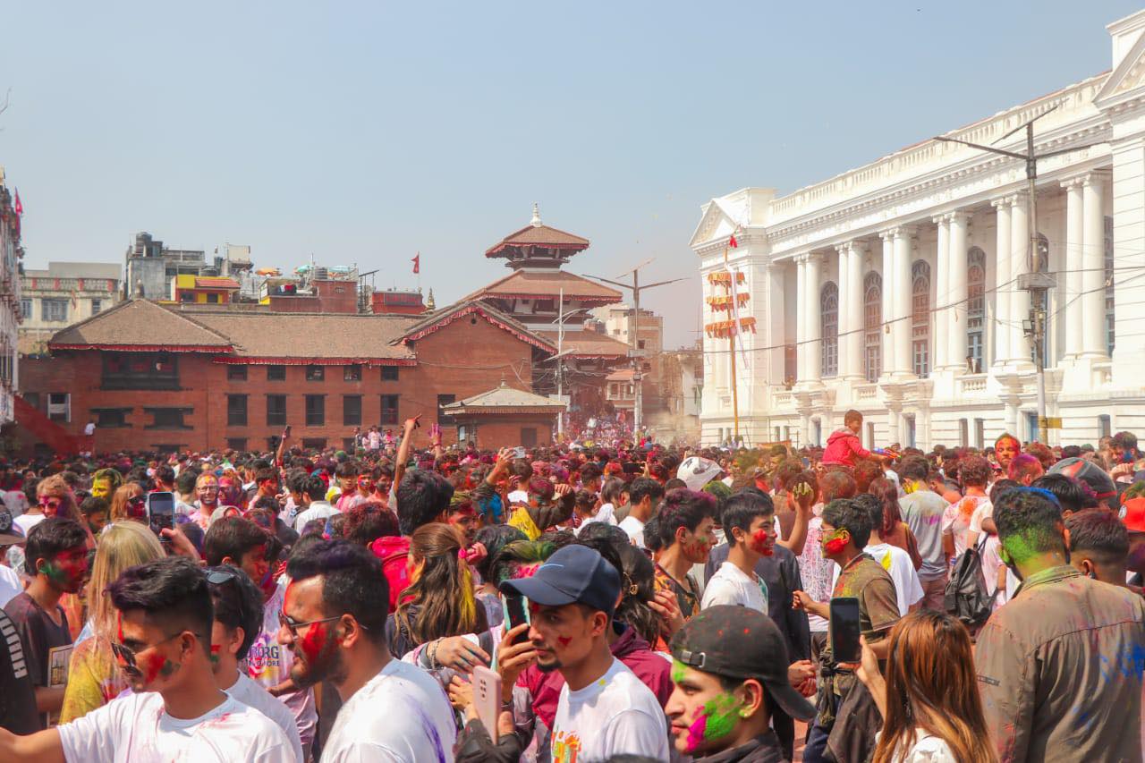 वसन्तपुरको होली : प्रेमिल अनि रङ्गीन