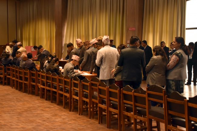 उपराष्ट्रपति पदमा मतदान गर्न सहभागी सांसद {फोटो}