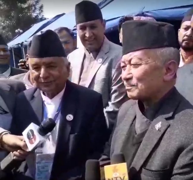 पौडेल र नेम्बाङले एकै ठाउँमा उभिएर एकअर्कालाई दिए शुभकामना