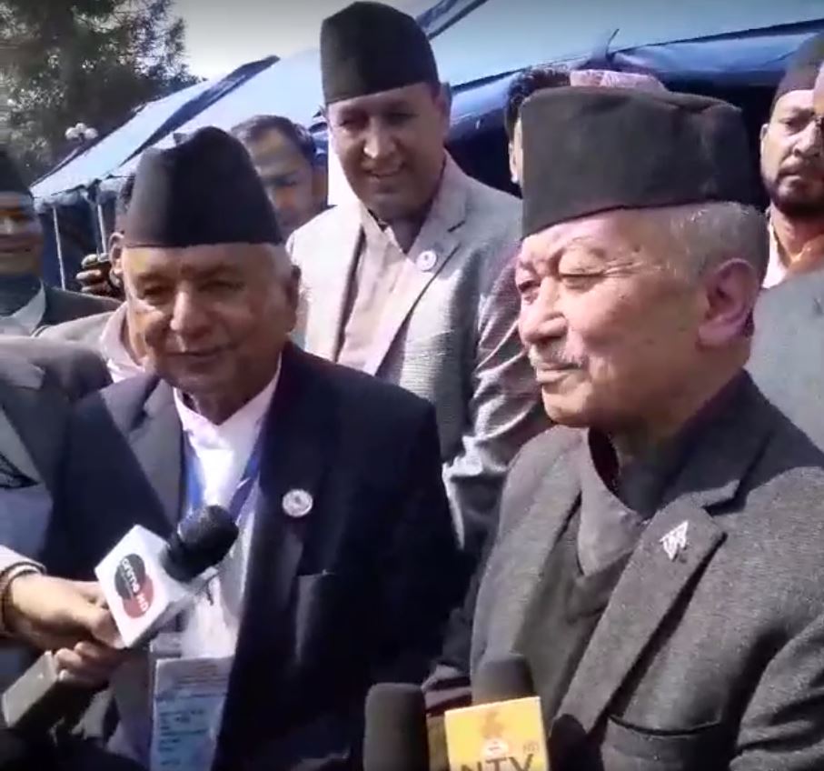 पौडेल र नेम्बाङले एकै ठाउँमा उभिएर एकअर्कालाई दिए शुभकामना