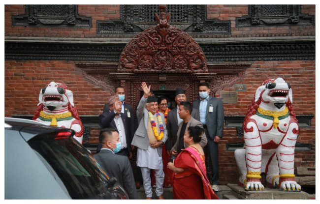 सडक खाली नगरी कुमारी घर पुगेर राष्ट्रपतिले गरे जीवित देवी कुमारीको दर्शन