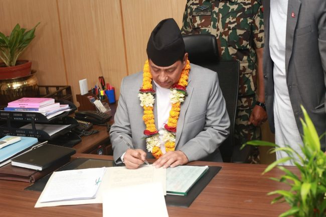 पदभार सम्हालेसँगै गृहमन्त्रीले गरे दुई मुख्य निर्णय