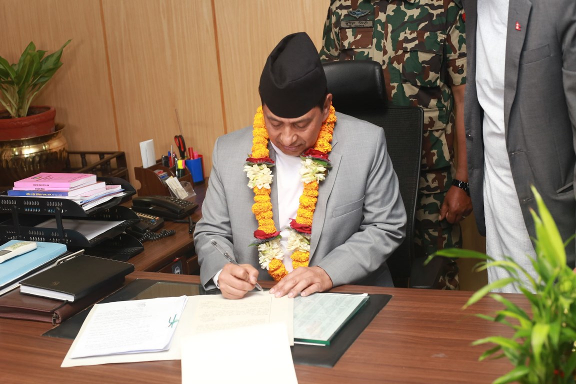 पदभार सम्हालेसँगै गृहमन्त्रीले गरे दुई मुख्य निर्णय