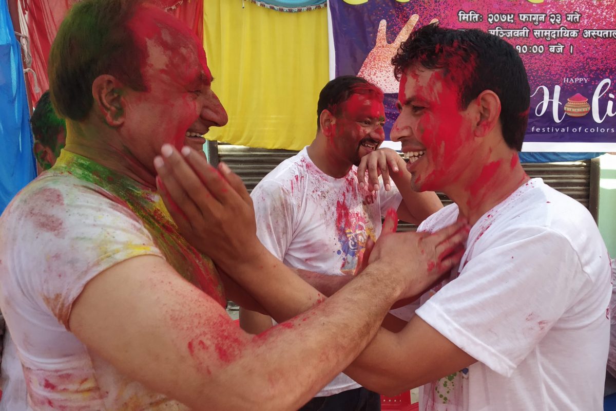 तराईका जिल्लामा हर्षोल्लासका साथ मनाइयो होली