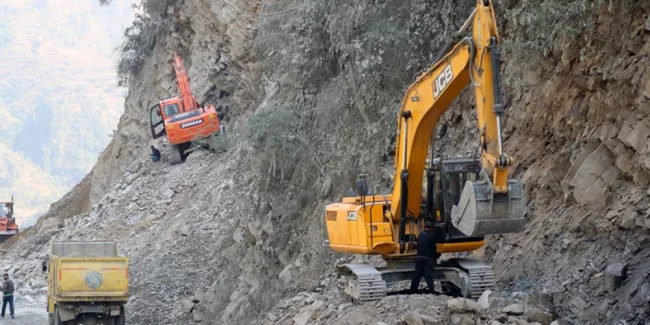 महाभारतको तीनखुट्टे–देवीटार सडक निर्माण अलपत्र