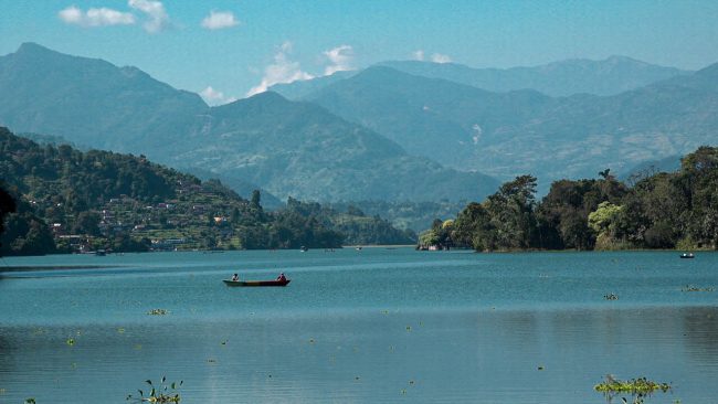 अस्ताउँदै गरेको सूर्यसँगै देखिएको फेवातालको दृश्य (फोटो फिचर)