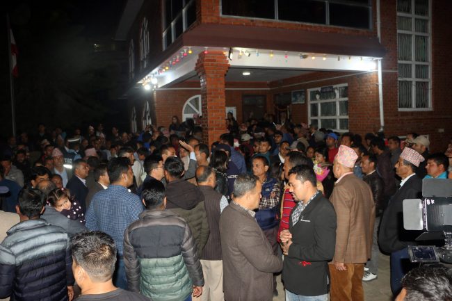 नवनिर्वाचित राष्ट्रपति पौडेल निवासमा बधाई दिनेहरूको भीड