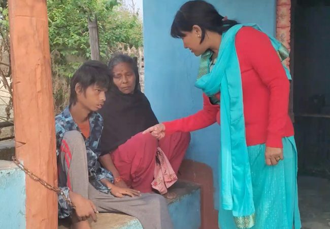 ६ वर्षदेखि साङ्लोमा बाँधेर रााखिएका युवकको गरियो उद्धार