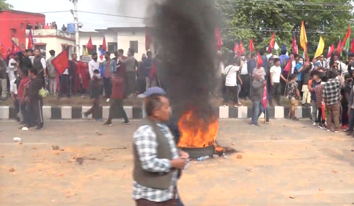 विराटनगरमा प्रदर्शनकारी र प्रहरीबीच झडप, चार राउन्ड हवाई फायर