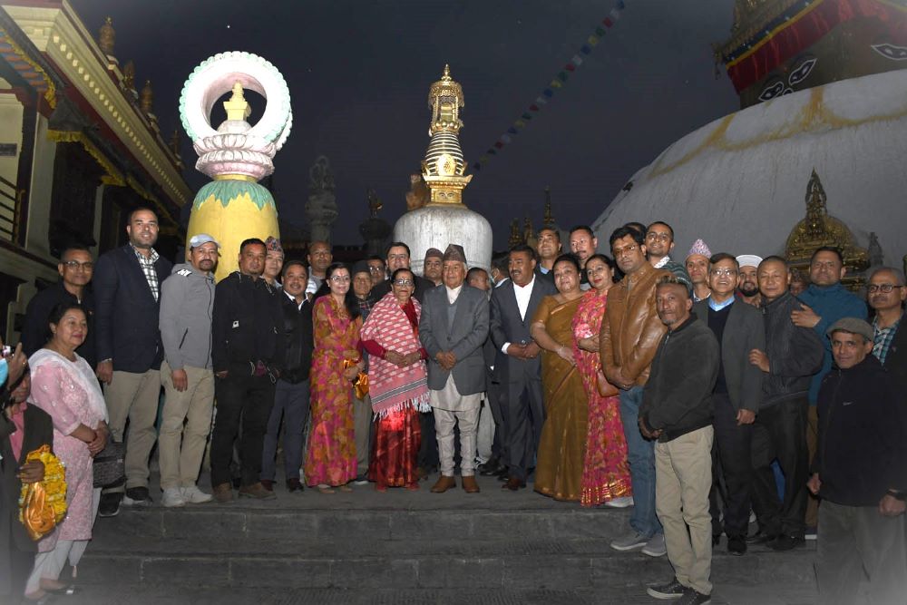 नवनिर्वाचित राष्ट्रपति पौडेलले गरे स्वयम्भुनाथको दर्शन