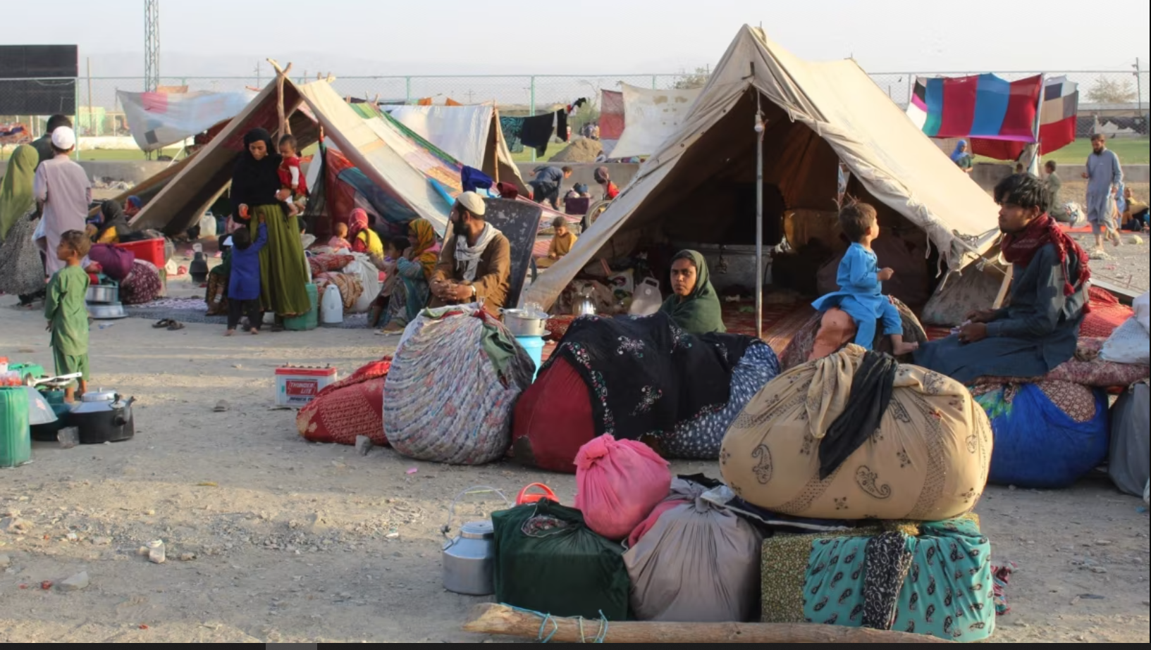 पाकिस्तानबाट तीन हजार अफगान शरणार्थी फर्किए