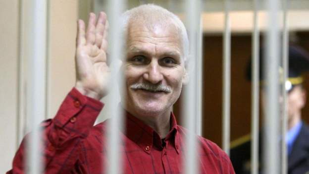 नोबेल पुरस्कार विजेता कार्यकर्तालाई बेलारुसमा १० वर्षको जेल सजाय सुनाइयो