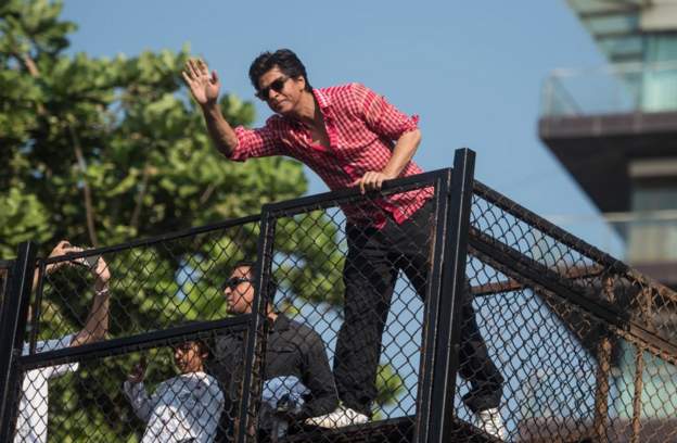 शाहरुख खानको बंगला मन्नतमा दुई व्यक्ति पर्खाल नाघेर छिरे