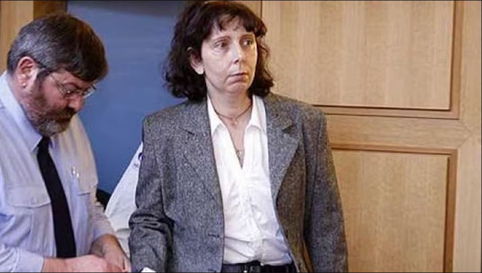 महिलाले आफ्ना पाँच सन्तानको घाँटी रेटिन्, आफैंमाथि आक्रमण गरिन् अनि यस्तो सजाय मागिन् !