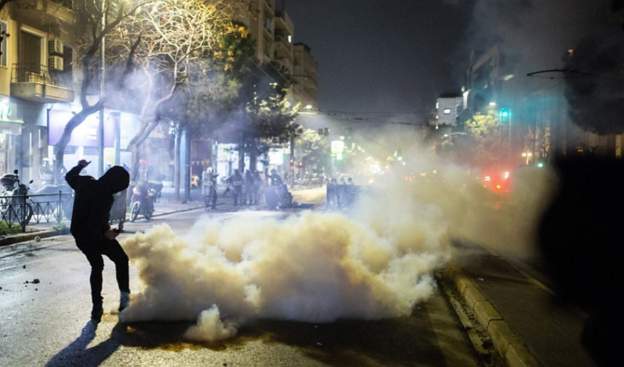 ग्रीसमा रेल दुर्घटनाका कारण जनतामा आक्रोश, राजधानीमा हिंसात्मक प्रदर्शन