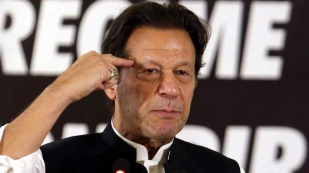 अदालतले इमरान खान विरुद्धको गैर जमानती पक्राउ पुर्जी निलम्बन गर्‍यो