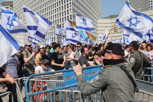 इजरायलमा न्यायपालिका परिवर्तनको चर्को विरोध, प्रदर्शनकारीमाथि ग्रेनेड प्रहार