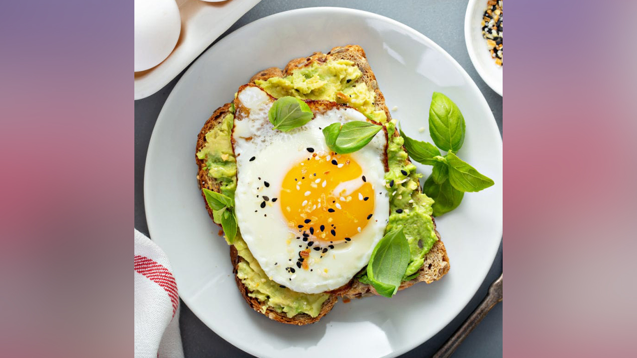 बिहानको खाजाको लागि सही समय कुन ? यस्ता छन् खाजा खानुका फाइदाहरु