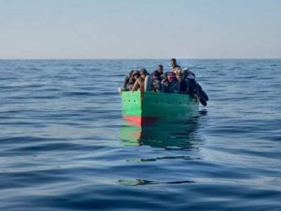 समुद्री मार्गबाट ​​इटाली जान लागेका २९ आप्रवासीको डुंगा पल्टिँदा मृत्यु
