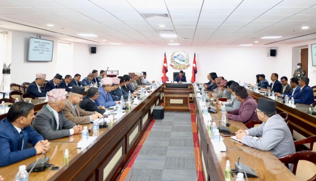 बैंकिङ क्षेत्रको समस्या समाधान गर्न प्रधानमन्त्रीले थाले छलफल