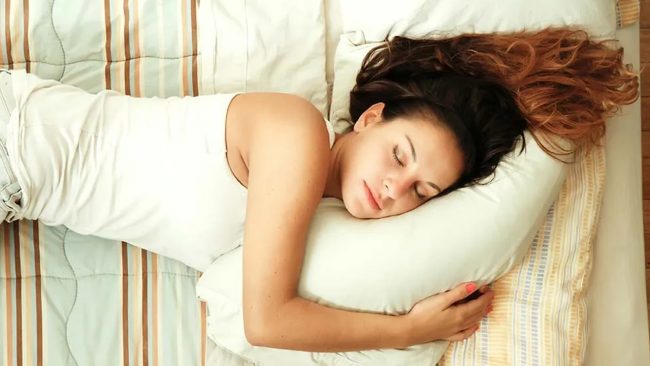 खाना खाएपछि तुरुन्तै सुत्नुहुन्छ ? यस्ता छन् बेफाइदाहरु