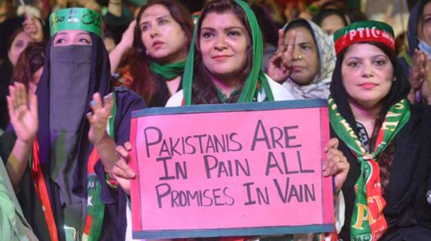 पाकिस्तानामा महंगीले ४८ वर्षको कीर्तिमान तोड्यो, डलरको तुलनामा रुपैया अझै घट्यो