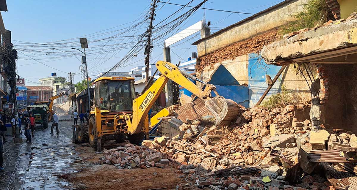 अव्यवस्थित घरटहरा भत्काउन सुरु