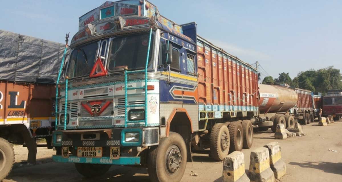 व्यवसायीद्वारा मालवाहक ढुवानी ठप्प, सहजताको वातावरण बनाइदिन माग