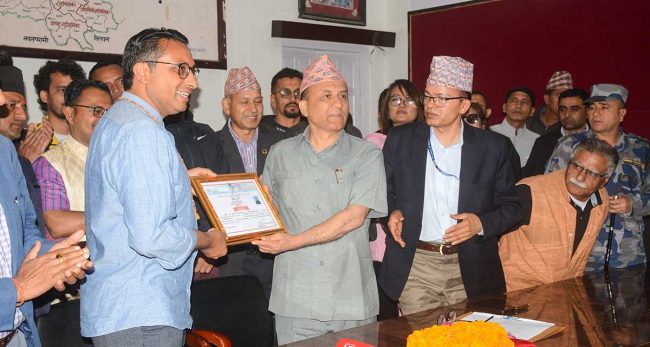 तनहुँवासीले गर्व गर्न सक्ने काम गरेर देखाउँछु : सांसद डा. वाग्ले