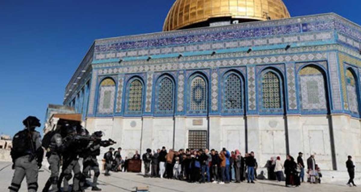अल अक्सा मस्जिदबाट तीन सय पचासभन्दा बढी पक्राउ