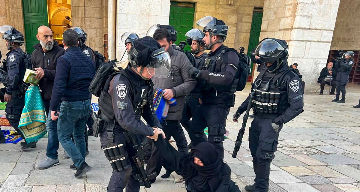 प्यालेस्टिनी मस्जिदमा इजरायली प्रहरीले छापा मारेपछि जेरुसेलम तनावग्रस्त