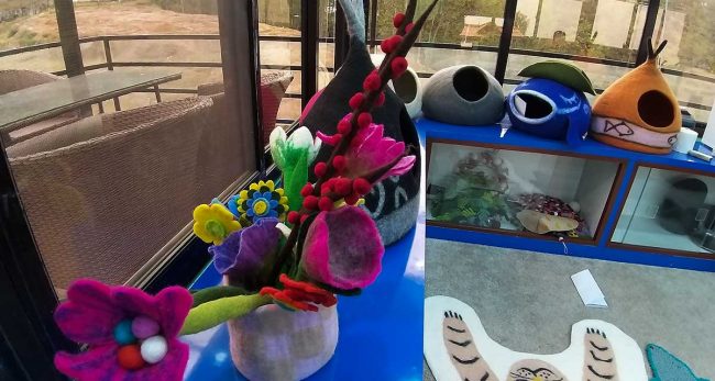 विस्थापित गराउँदै मौलिक हातेकलालाई प्लाष्टिकका सामानले