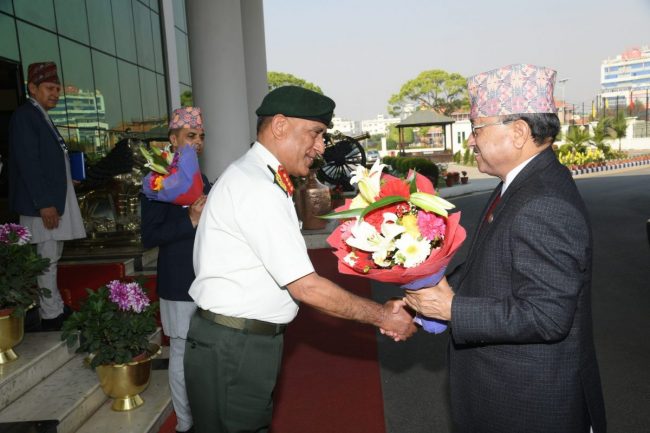 उपप्रधानमन्त्री एवं रक्षामन्त्रीद्वारा जङ्गी अड्डाको निरीक्षण