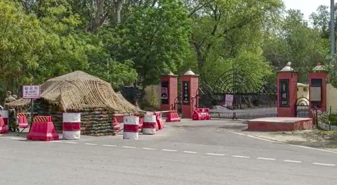 हिजो ४ जनालाई गोली हानेर मारिएको भारतीय सेनाको क्याम्पमा फेरि अर्का सैनिकको गोली लागेर मृत्यु