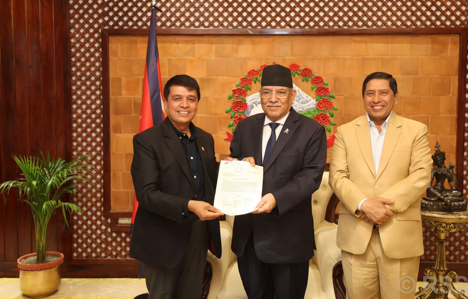 निजी क्षेत्रलाई नियन्त्रण गर्नेगरी कुनै कानुन बनाउँदैनौँः प्रधानमन्त्री