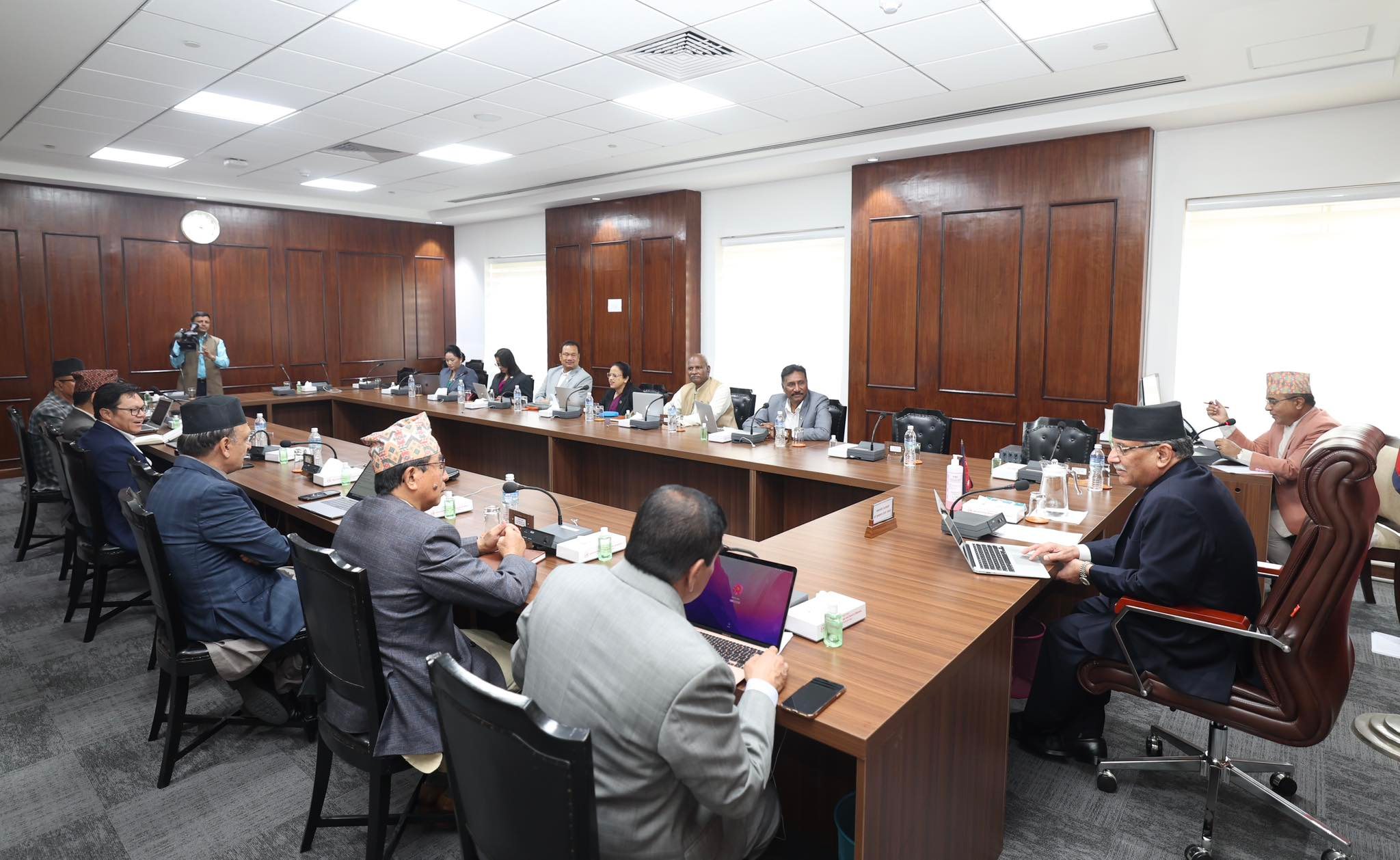 सिंहदरबारमा मन्त्रिपरिषद बैठक जारी