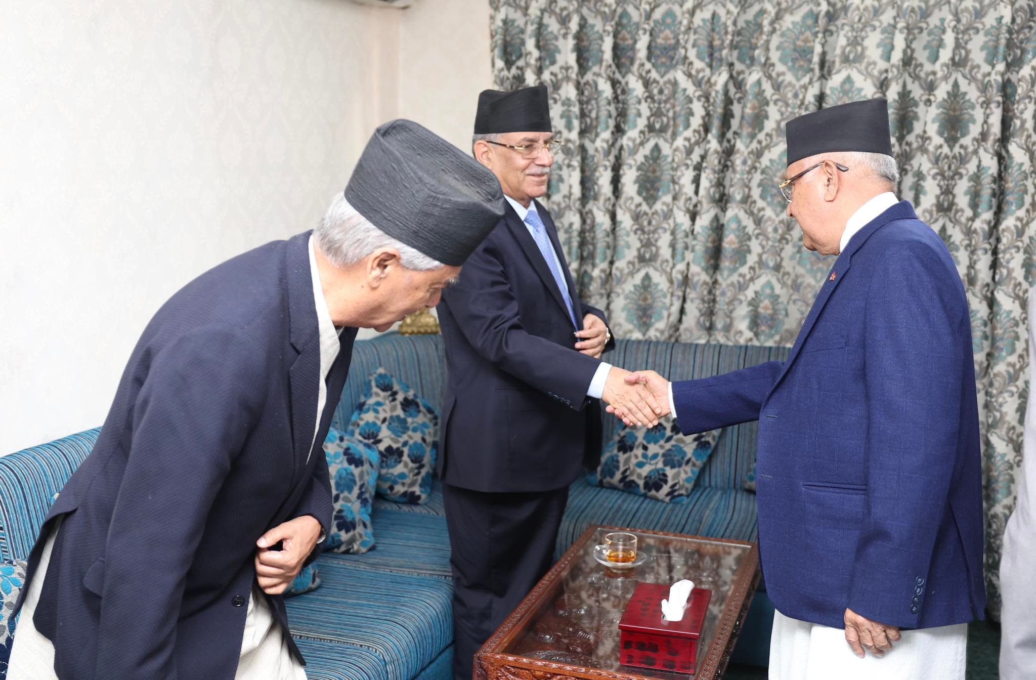 बालकोटमा प्रचण्ड, देउवा र ओलीबीच भेटवार्ता हुँदै