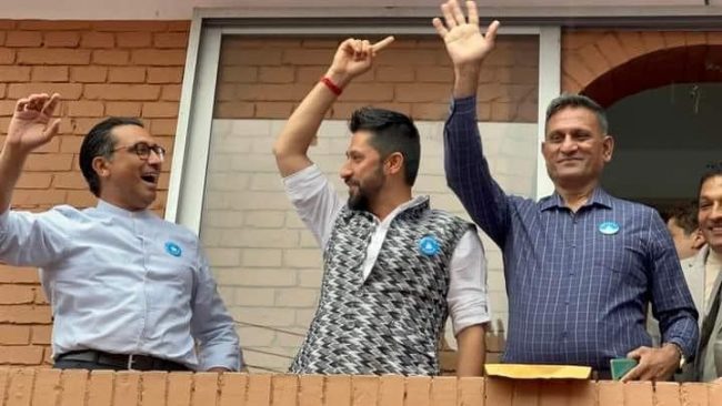 रबि लामिछाने चितवनमा उम्मेदवारी दर्ता गराएर स्वर्णिम वाग्लेको निर्वाचन क्षेत्र तनहु पुग्ने