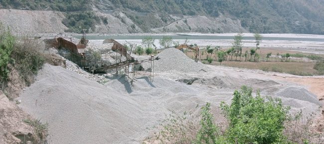 जाजरकोटमा अवैद्य क्रसर उद्योग : ठेकेदारले नर्टेदा नगरपालिका हैरान