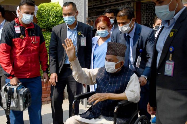 राष्ट्रपति पौडेललाई  थप उपचारका लागि एयर एम्बुलेन्समार्फत दिल्ली लगिँदै