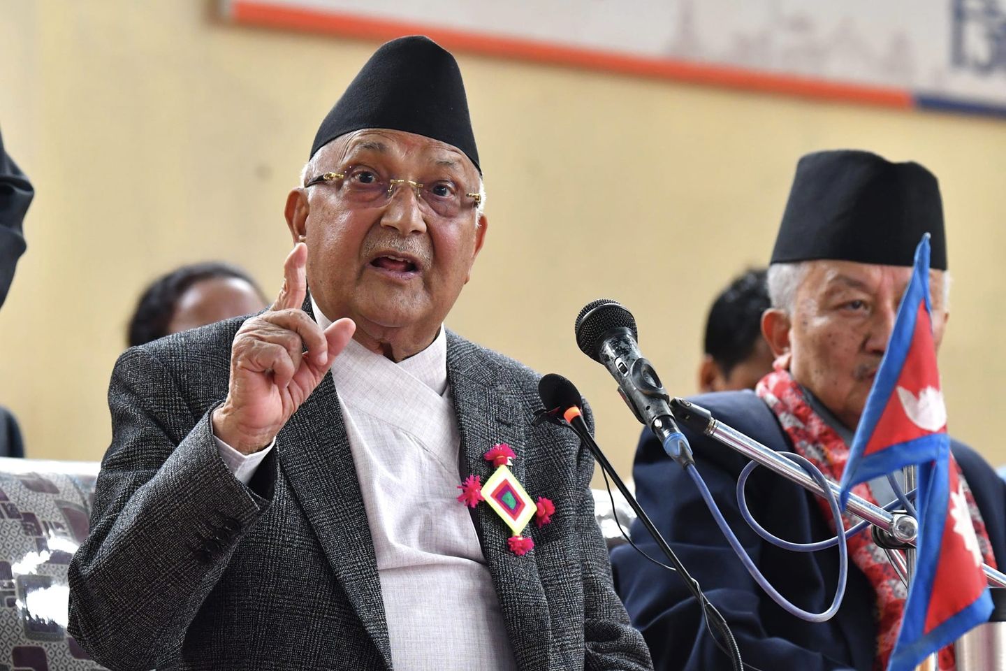 अर्थतन्त्र ओरालो लाग्नु चिन्ताजनकः अध्यक्ष ओली