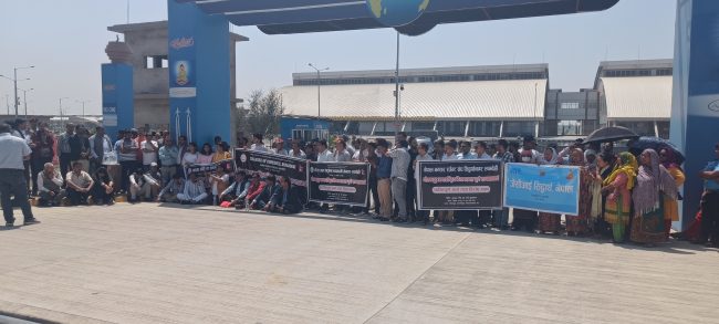 गौतमबुद्ध अन्तर्राष्ट्रिय विमानस्थल पूर्ण सञ्चालनको माग गर्दै धर्ना, आन्तरिक उडान बन्द गर्ने चेतावनी