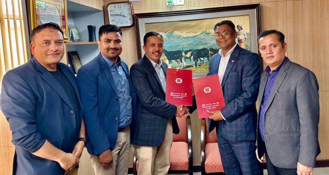 लक्ष्मी कमर्शियल भेहिकलस् र एभरेष्ट बैंकबीच गाडीहरू फाइनान्स गर्ने सम्बन्धी सम्झौता