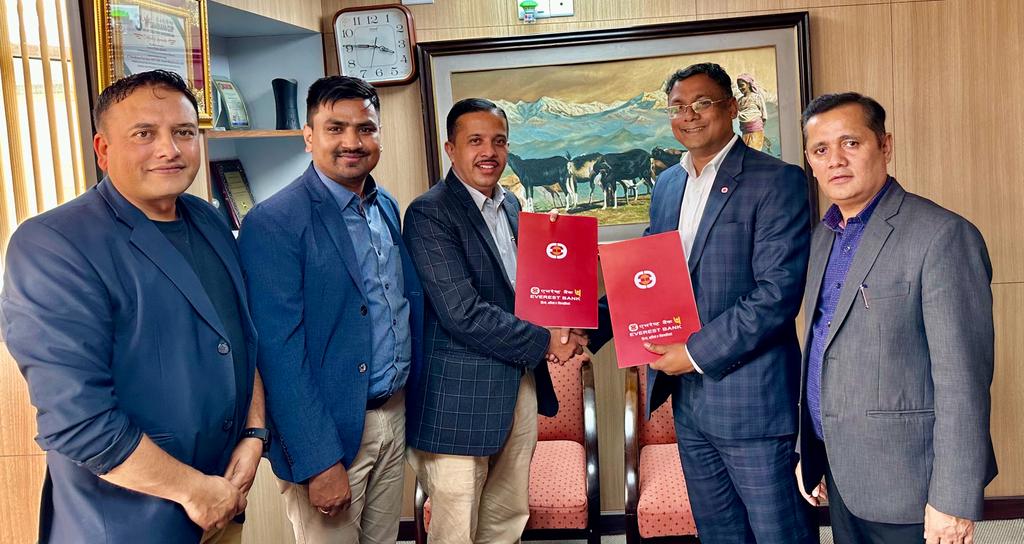 लक्ष्मी कमर्शियल भेहिकलस् र एभरेष्ट बैंकबीच गाडीहरू फाइनान्स गर्ने सम्बन्धी सम्झौता