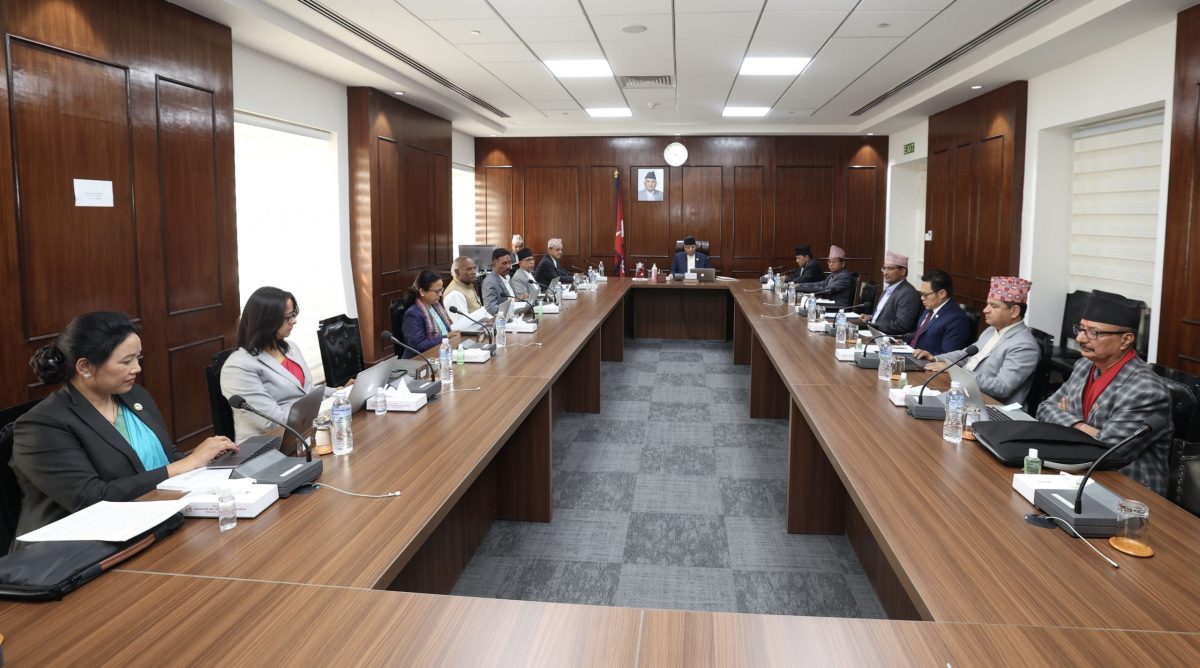 मन्त्रिपरिषद् बैठक जारी